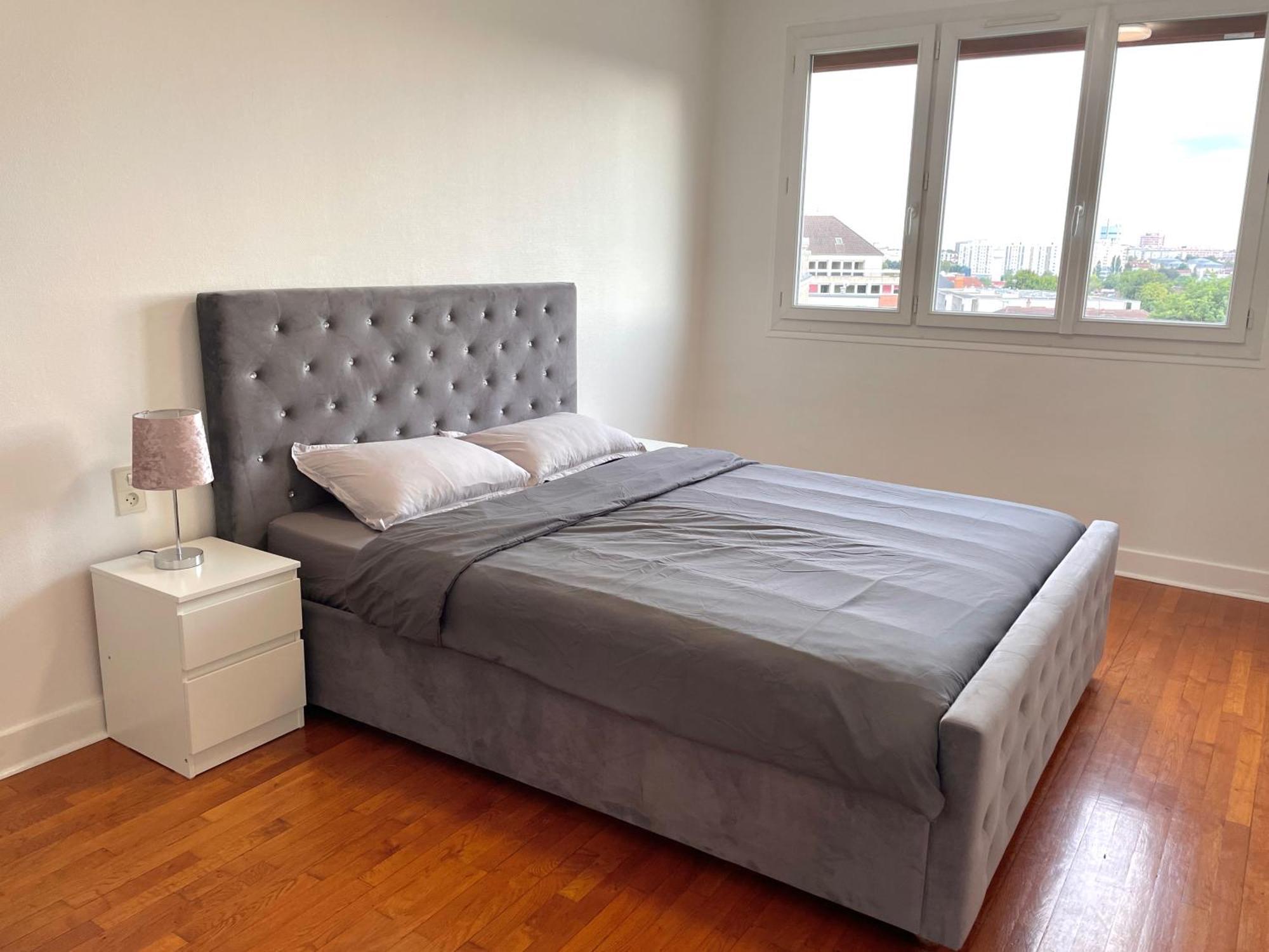 Appartement Confortable, Centre-Ville ทรัวส์ ภายนอก รูปภาพ