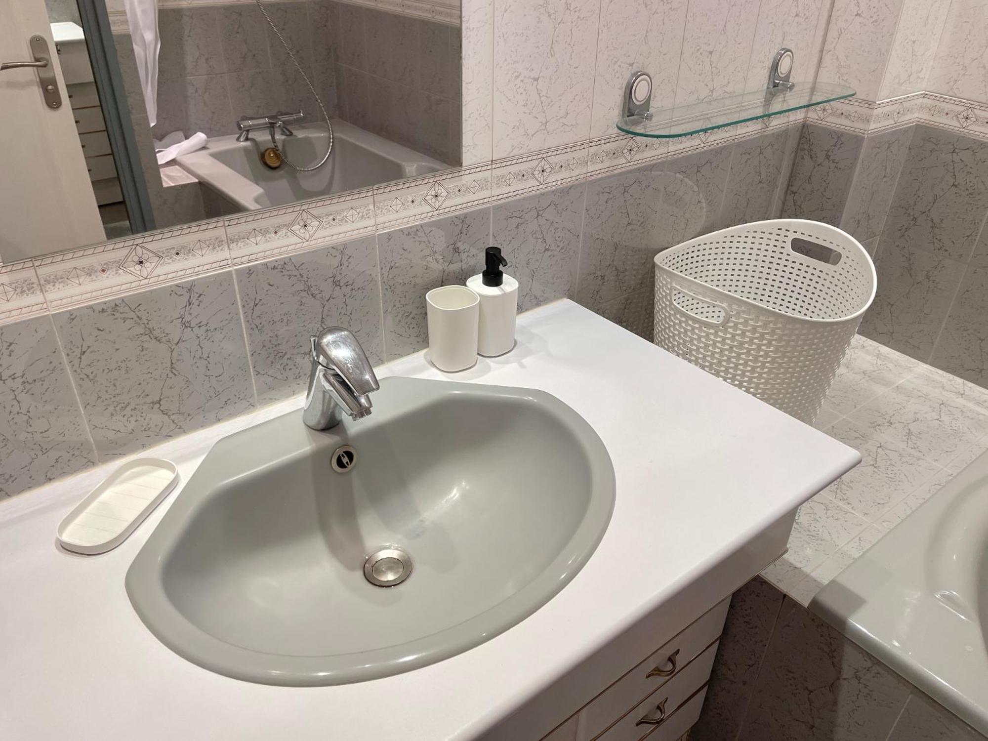 Appartement Confortable, Centre-Ville ทรัวส์ ภายนอก รูปภาพ