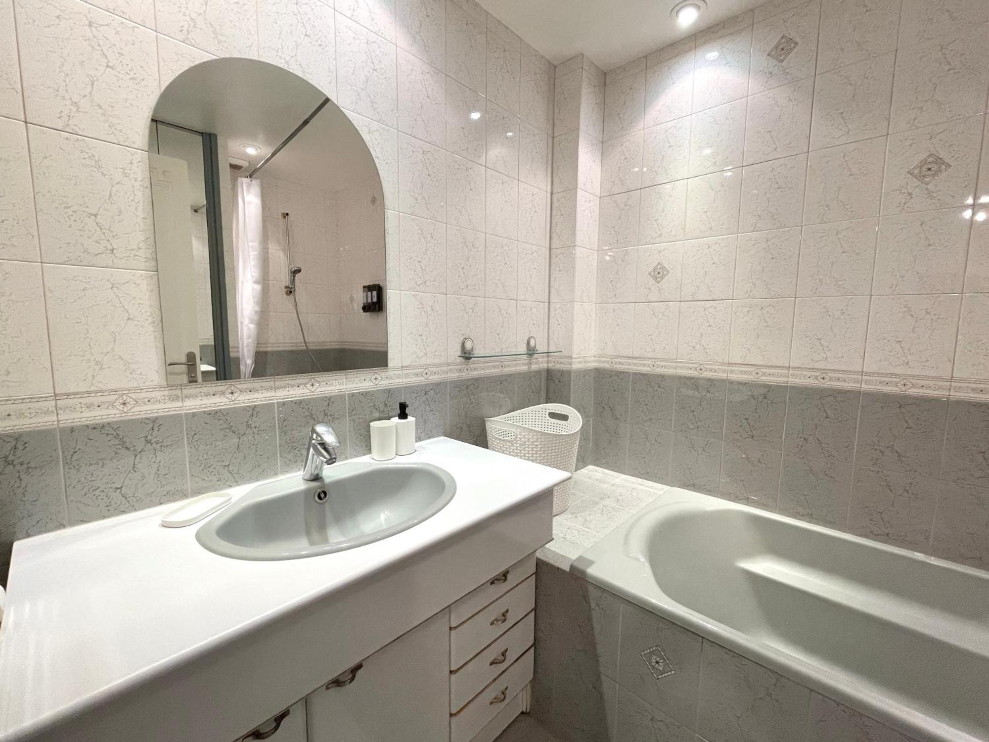 Appartement Confortable, Centre-Ville ทรัวส์ ภายนอก รูปภาพ